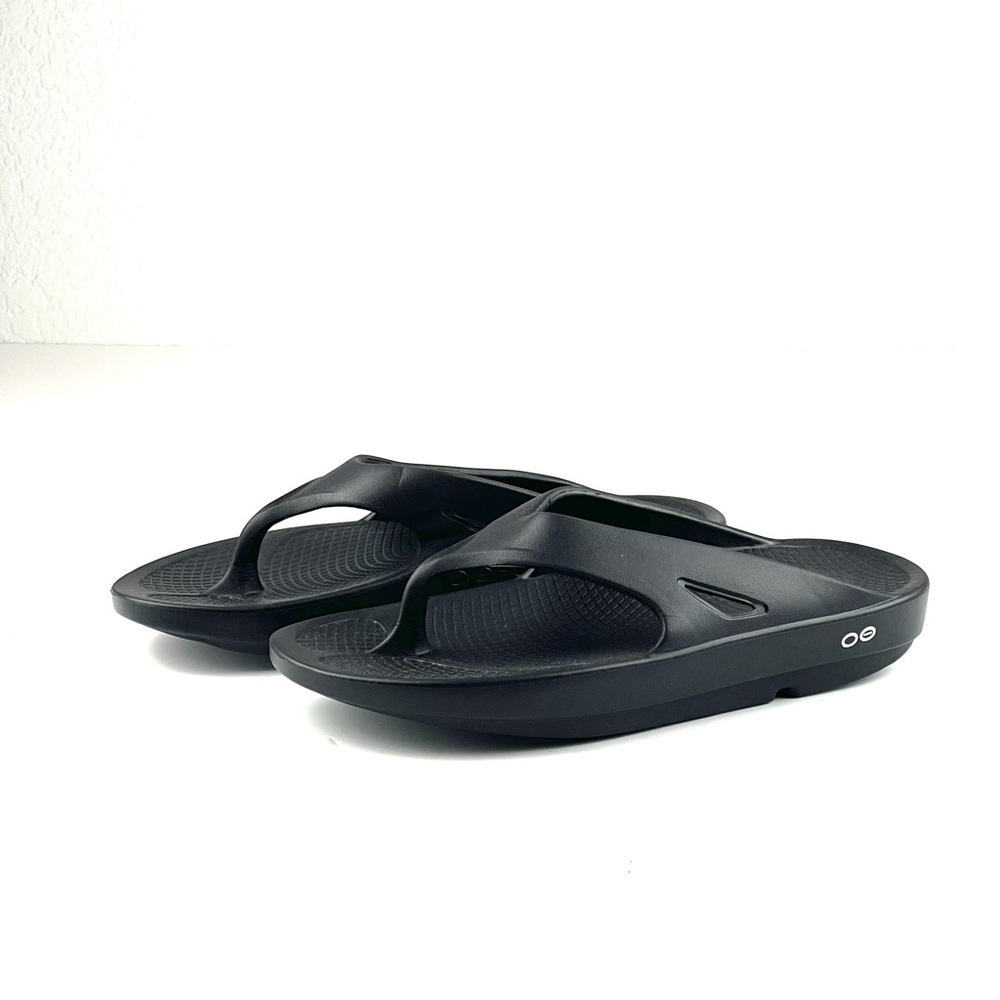 NWOT OOFOS Ooriginal Sandal in Black Strap Recovery Thong Sandals Size M8/W10